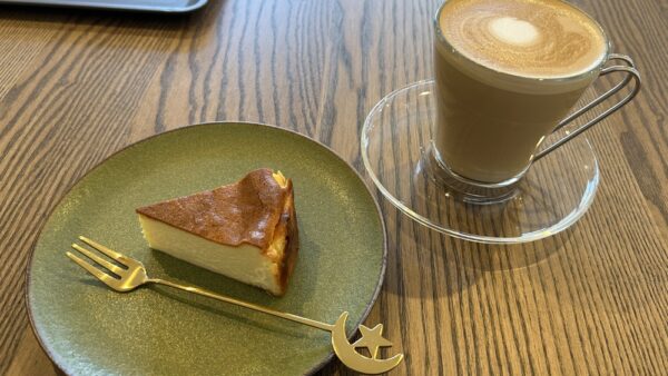 久喜市に誕生！体に優しいバスクチーズケーキが自慢の「cafe 虹と月」